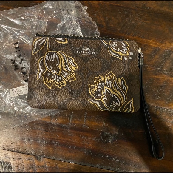 COACH wristlet - Picture 1 of 4